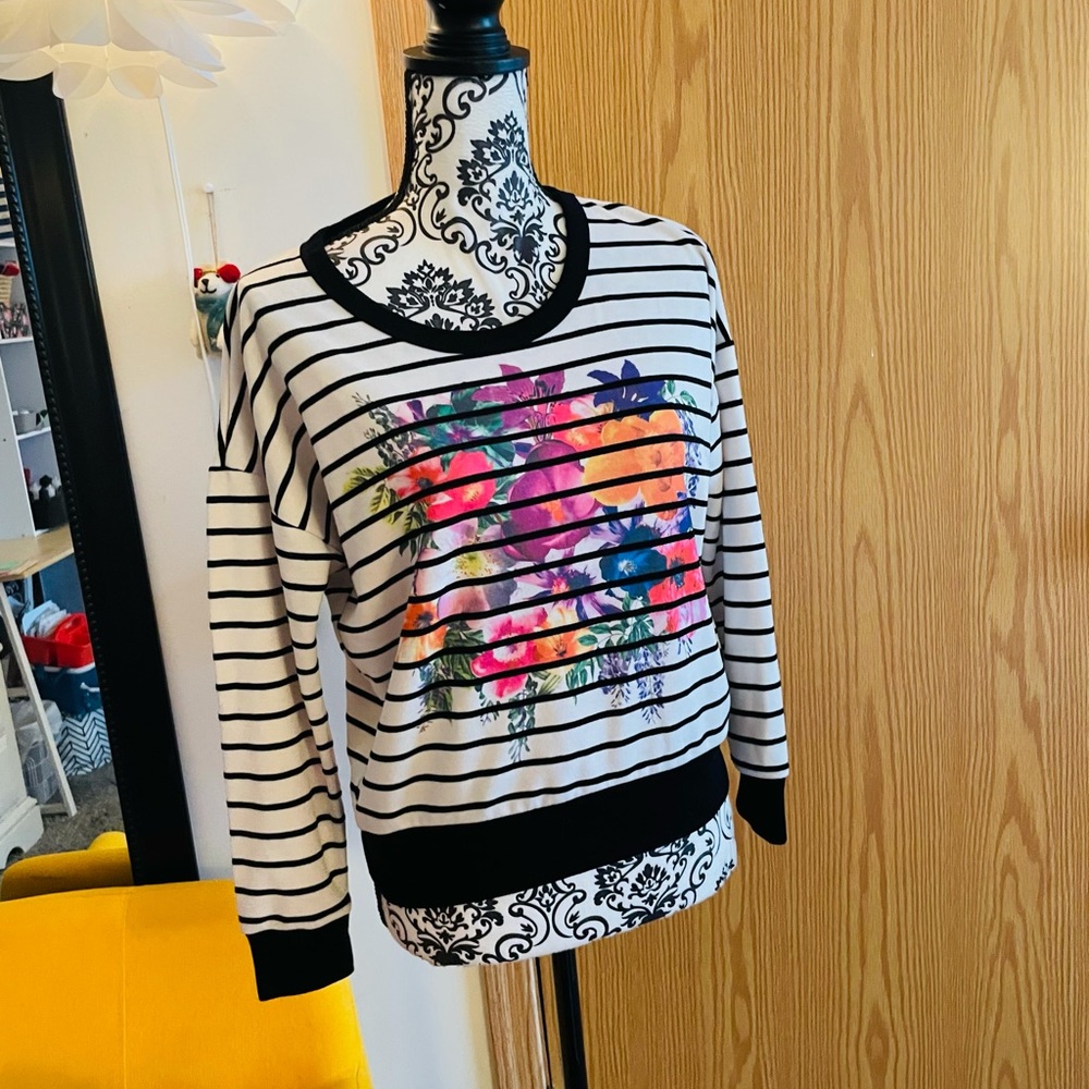 Princess Vera by Vera Wang Women’s Striped Floral Crew Neck Sweatshirt